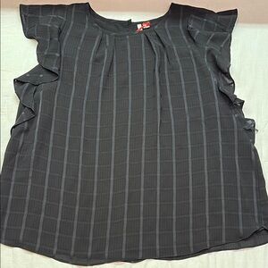 Elle Women's Black Checkered Plaid Boxy Blouse with Flutter Ruffle Sleeves NWT